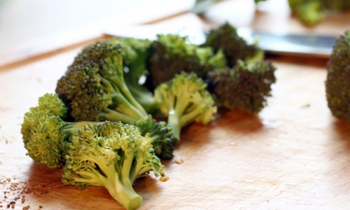 fresh-green-broccoli_144627-15305